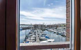 Marina View - 3 Bedroom Apartment - Milford Marina